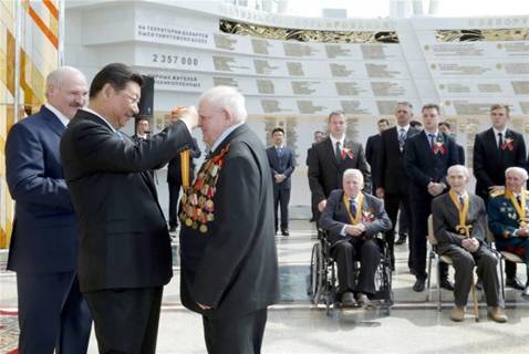 //www.chinanews.com/cr/2015/1227/4182958643.jpg