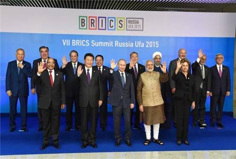 //www.chinanews.com/cr/2015/1227/985698291.jpg