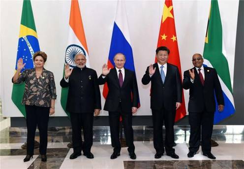 //www.chinanews.com/cr/2015/1227/3883692561.jpg